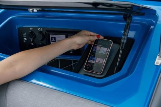 SCANSTRUT ROKK Wireless – Sub. 10W Waterproof wireless charger 12/24V